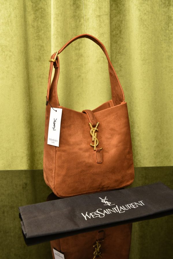 Le 5 A 7 Supple Small In Suede