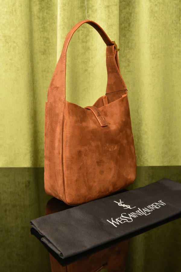 Le 5 A 7 Supple Small In Suede - Image 2