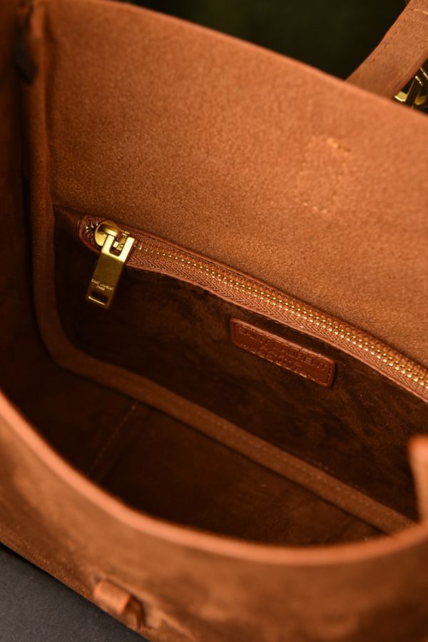 Le 5 A 7 Supple Small In Suede - Image 4