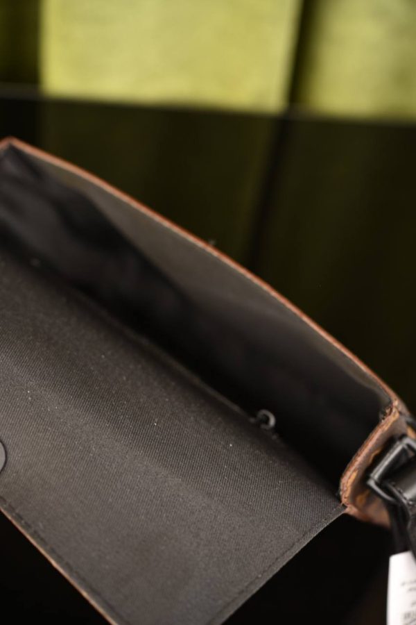 S Lock A4 Pouch - Image 4