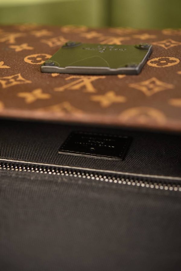 S Lock A4 Pouch - Image 3