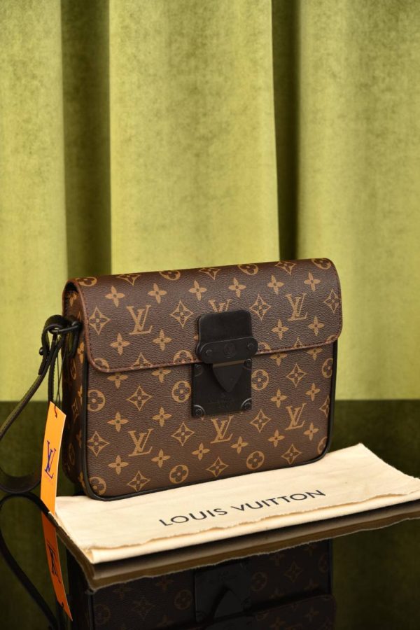 S Lock A4 Pouch