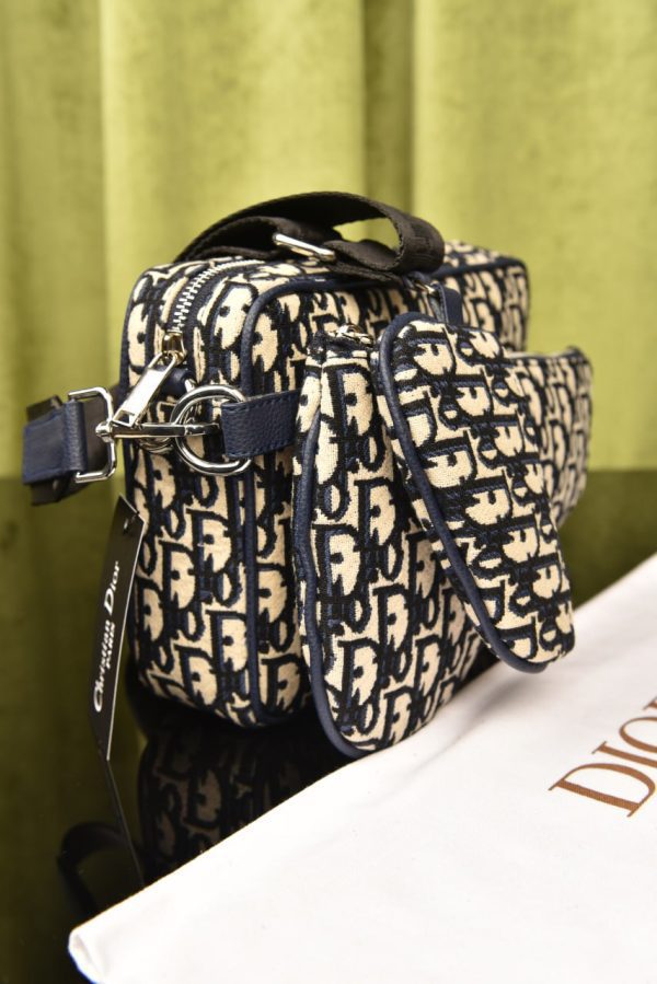 Saddle Triple Pouch - Image 5