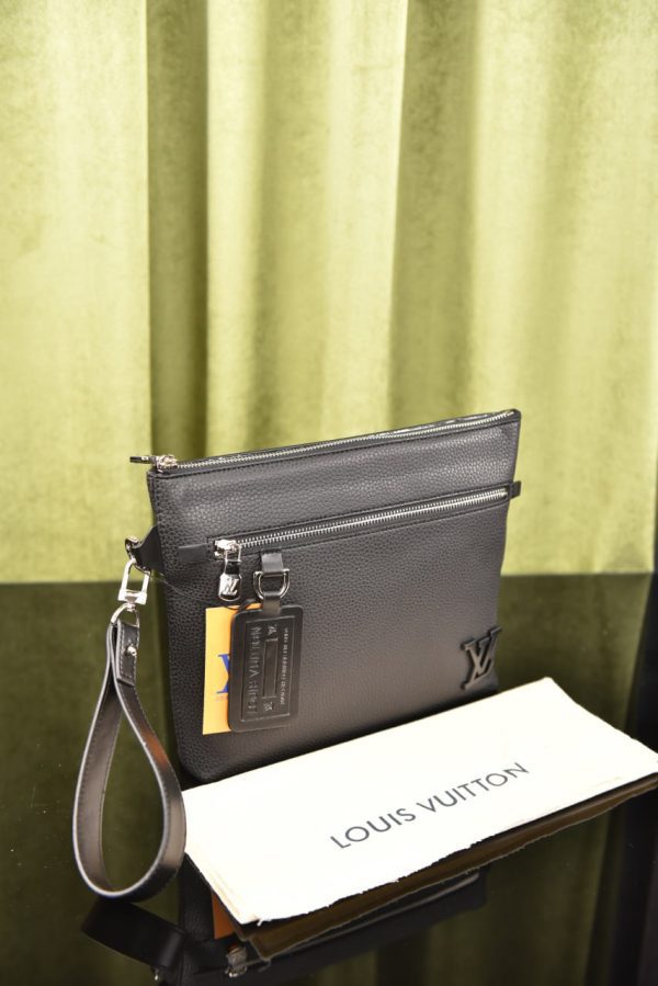 Takeoff Pouch